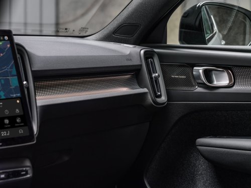 Volvo’s Decade-Old XC40 Refuses To Die, Gains Design And Tech Updates