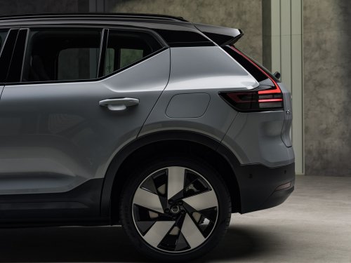 Volvo’s Decade-Old XC40 Refuses To Die, Gains Design And Tech Updates