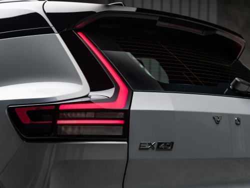 Volvo’s Decade-Old XC40 Refuses To Die, Gains Design And Tech Updates