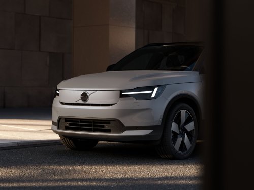 Volvo’s Decade-Old XC40 Refuses To Die, Gains Design And Tech Updates