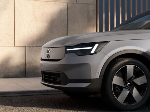 Volvo’s Decade-Old XC40 Refuses To Die, Gains Design And Tech Updates