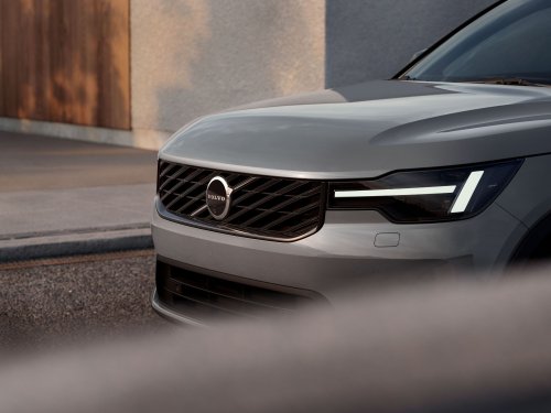 Volvo’s Decade-Old XC40 Refuses To Die, Gains Design And Tech Updates