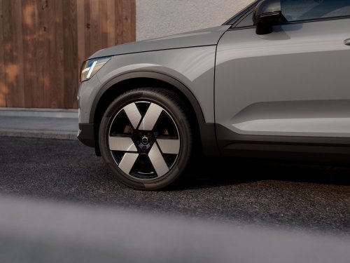 Volvo’s Decade-Old XC40 Refuses To Die, Gains Design And Tech Updates