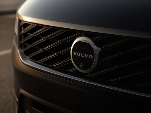 Volvo’s Decade-Old XC40 Refuses To Die, Gains Design And Tech Updates