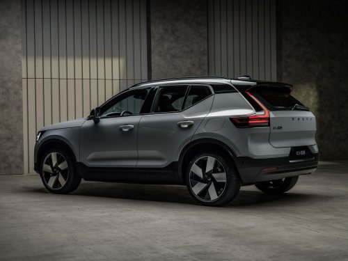 Volvo’s Decade-Old XC40 Refuses To Die, Gains Design And Tech Updates