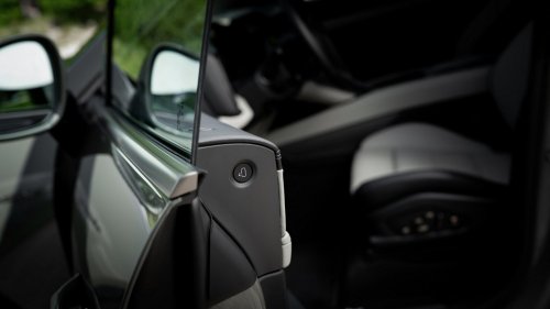 New Cayenne Electric Adds Power Doors And Wireless Charging