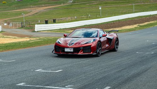 Driving The Corvette Stingray And Z06 On Track Is Like Dying And Going To Heaven | Review