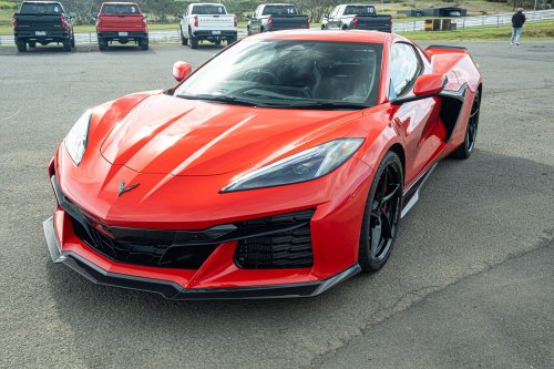 Driving The Corvette Stingray And Z06 On Track Is Like Dying And Going To Heaven | Review