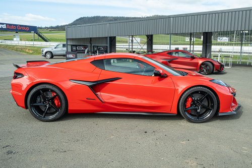 Driving The Corvette Stingray And Z06 On Track Is Like Dying And Going To Heaven | Review