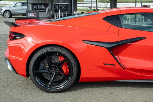 Driving The Corvette Stingray And Z06 On Track Is Like Dying And Going To Heaven | Review