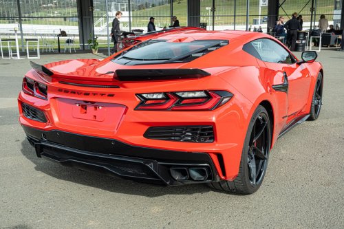Driving The Corvette Stingray And Z06 On Track Is Like Dying And Going To Heaven | Review