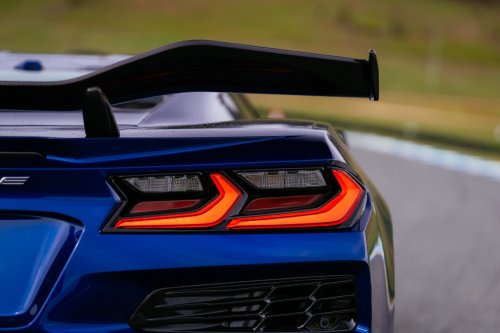 Driving The Corvette Stingray And Z06 On Track Is Like Dying And Going To Heaven | Review