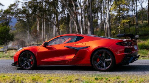 Driving The Corvette Stingray And Z06 On Track Is Like Dying And Going To Heaven | Review