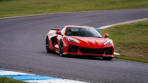 Driving The Corvette Stingray And Z06 On Track Is Like Dying And Going To Heaven | Review