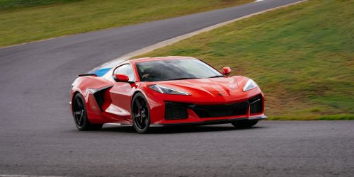 Driving The Corvette Stingray And Z06 On Track Is Like Dying And Going To Heaven | Review