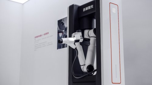 Geely, Smart, Geely’s Smart Charger Can Charge An EV Quicker Than A Bathroom Break