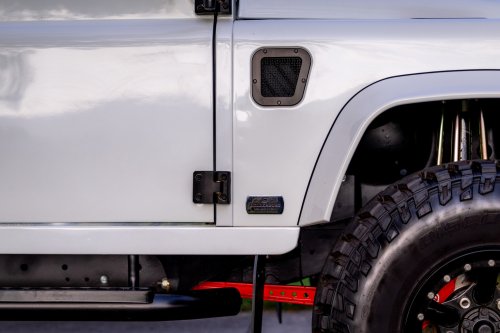 Helderburg’s Classic Defender Restomod Costs 2.5 Times More Than A New Octa