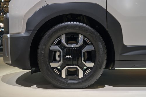 Kia Makes Regular Vans Feel Outdated With New PV7