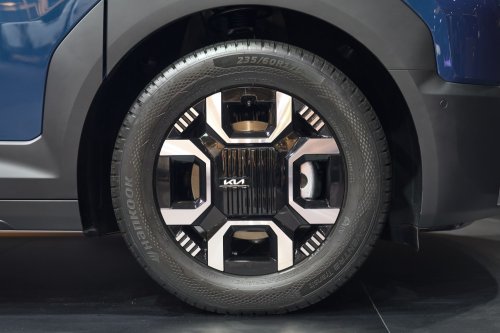 Kia Makes Regular Vans Feel Outdated With New PV7