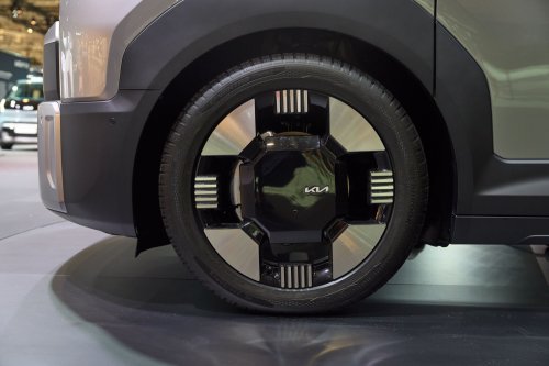 Kia Makes Regular Vans Feel Outdated With New PV7