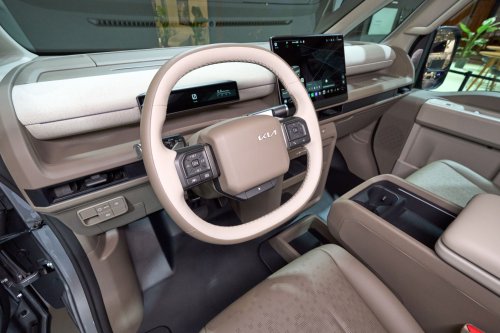 Kia Makes Regular Vans Feel Outdated With New PV7