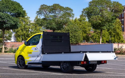 Stellantis, Think, Stellantis Has A New Manual Turbodiesel Truck But It’s Not What You Think