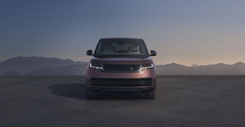 The Electric Range Rover Costs $25,000 More Than The Gas One And Tows A Ton Less