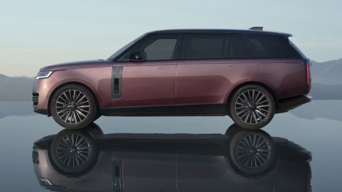 The Electric Range Rover Costs $25,000 More Than The Gas One And Tows A Ton Less