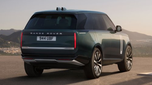 The Electric Range Rover Costs $25,000 More Than The Gas One And Tows A Ton Less