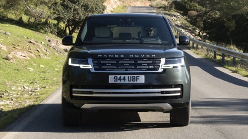 The Electric Range Rover Costs $25,000 More Than The Gas One And Tows A Ton Less