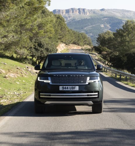 The Electric Range Rover Costs $25,000 More Than The Gas One And Tows A Ton Less