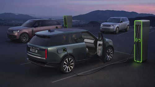 The Electric Range Rover Costs $25,000 More Than The Gas One And Tows A Ton Less