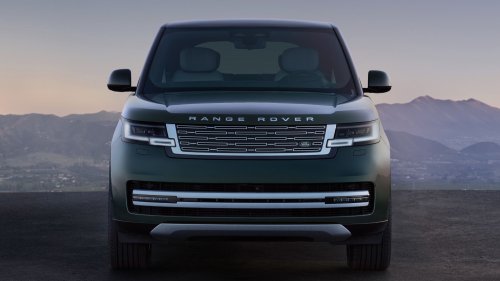 The Electric Range Rover Costs $25,000 More Than The Gas One And Tows A Ton Less