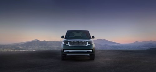 The Electric Range Rover Costs $25,000 More Than The Gas One And Tows A Ton Less