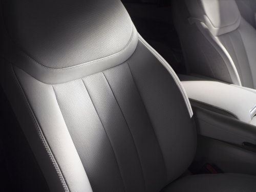 The Electric Range Rover Costs $25,000 More Than The Gas One And Tows A Ton Less