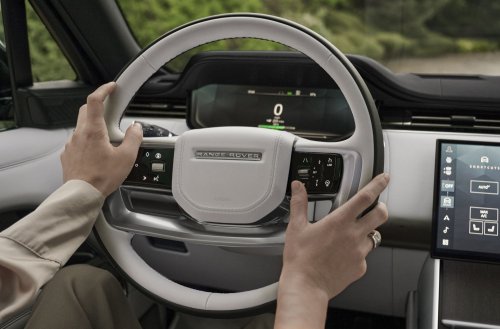 The Electric Range Rover Costs $25,000 More Than The Gas One And Tows A Ton Less