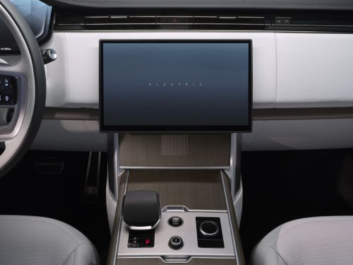 The Electric Range Rover Costs $25,000 More Than The Gas One And Tows A Ton Less