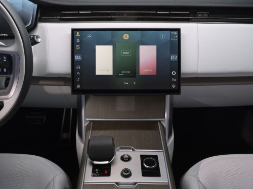 The Electric Range Rover Costs $25,000 More Than The Gas One And Tows A Ton Less