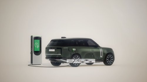 The Electric Range Rover Costs $25,000 More Than The Gas One And Tows A Ton Less