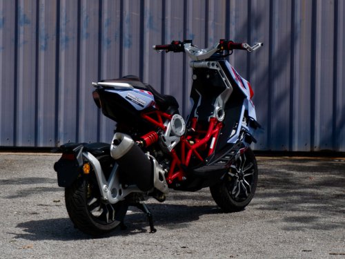 Italjet Dragster 300 Tiba di Malaysia dalam Versi Gresini dan Malossi