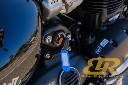 Tunggang Uji Triumph Bonneville Bobber (2025) – Bukan Sebuah Motor ‘Poyo’