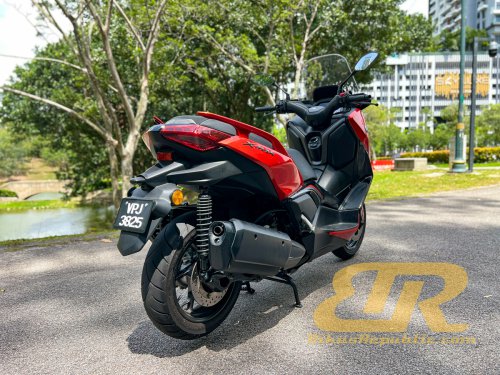 2025 YAMAHA XMAX 250 Test &amp; Review – Still Quick!