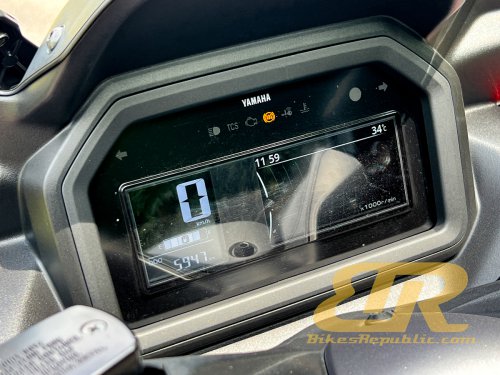 2025 YAMAHA XMAX 250 Test &amp; Review – Still Quick!