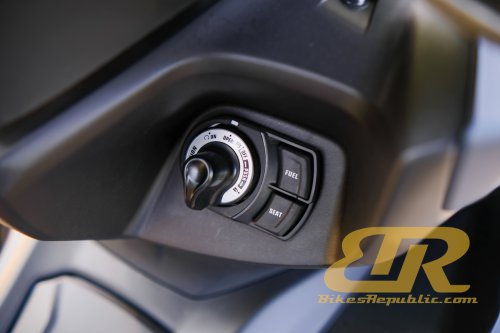 YAMAHA NVX – Skuter Terbaik 2026