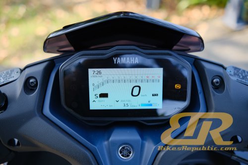 YAMAHA NVX – Skuter Terbaik 2026