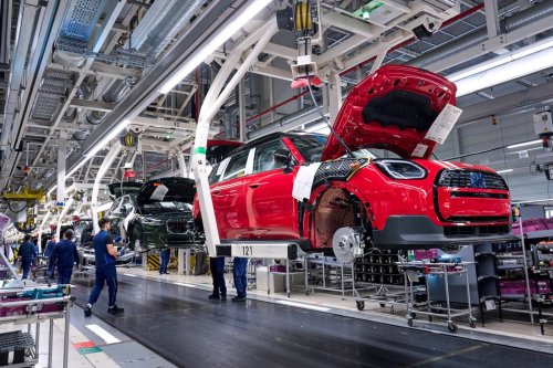 Mini keeps electric car production out of Oxford for now