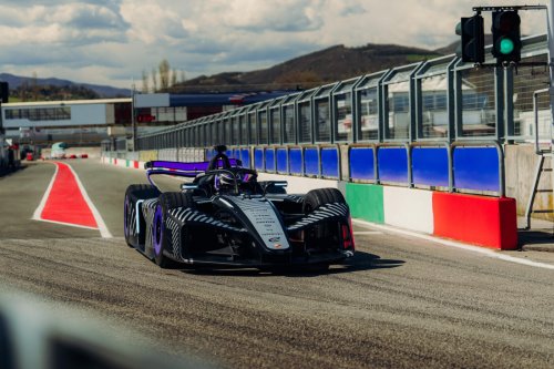 Porsche, Porsche unveils future Formula E racing car: the 975 RSE