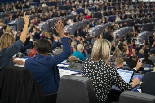 EU lawmakers target tax breaks for ICE company cars