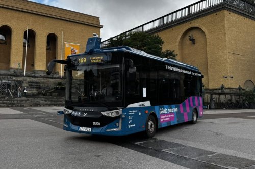Autonomous e-bus by Karsan collides with tram in Gothenburg
