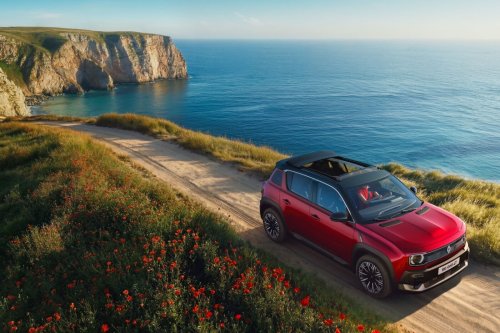 The Renault 4 is now also available with an electric canvas roof
